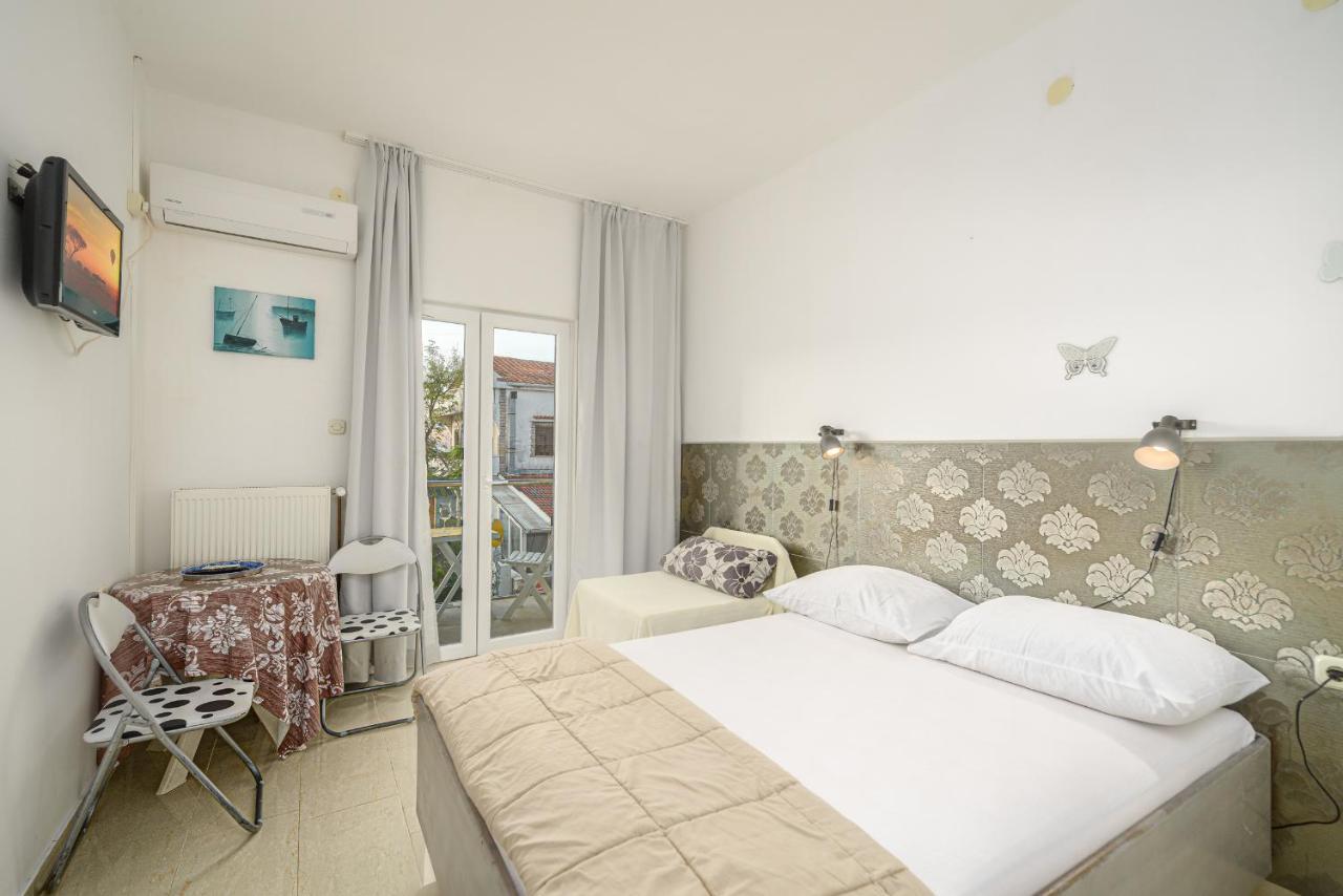 Studio Holiday Adriatic Pag Town Buitenkant foto